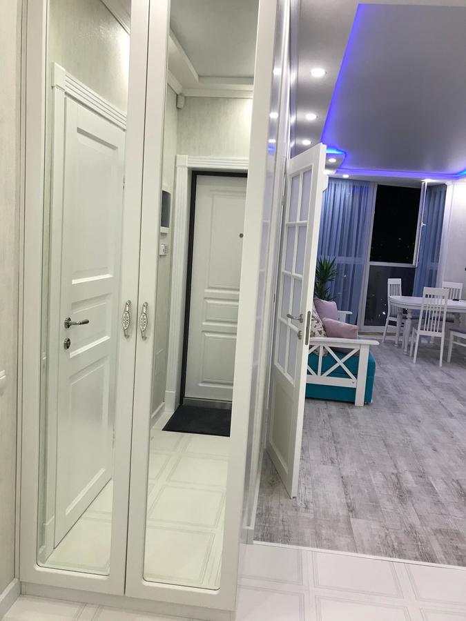 Luxe Apartment On Drahomanova キエフ エクステリア 写真